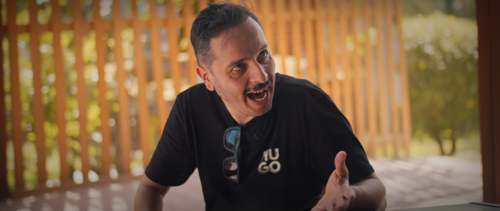 Alexandros Tsouvelas – Street Cafe